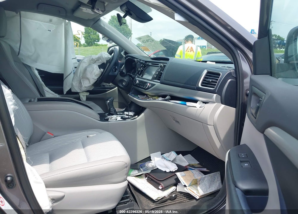 2019 TOYOTA HIGHLANDER VIN: 5TDBZRFH6KS718068