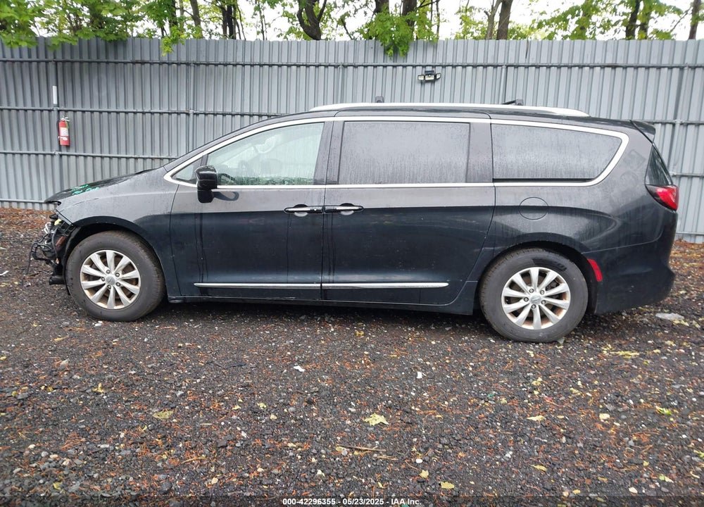 2018 CHRYSLER PACIFICA TOURING L VIN: 2C4RC1BG0JR317847