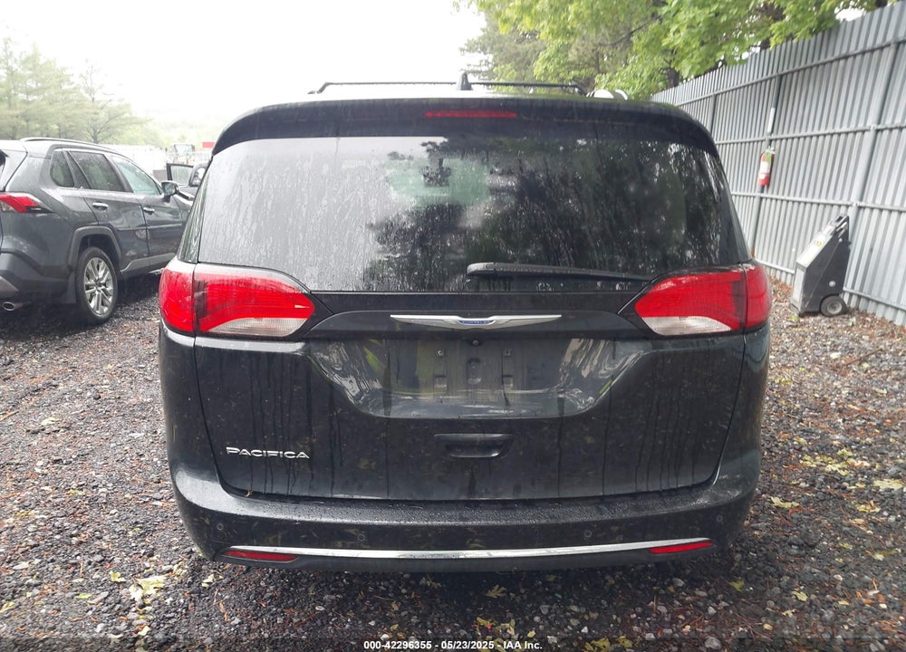 2018 CHRYSLER PACIFICA TOURING L VIN: 2C4RC1BG0JR317847