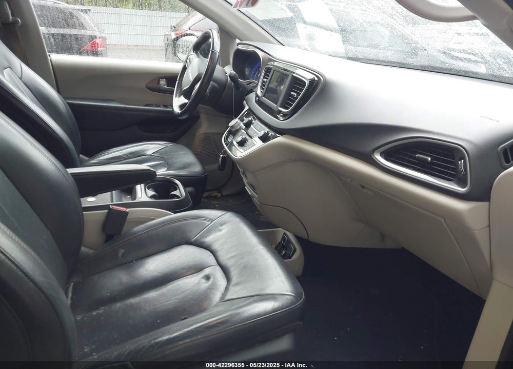 2018 CHRYSLER PACIFICA TOURING L VIN: 2C4RC1BG0JR317847