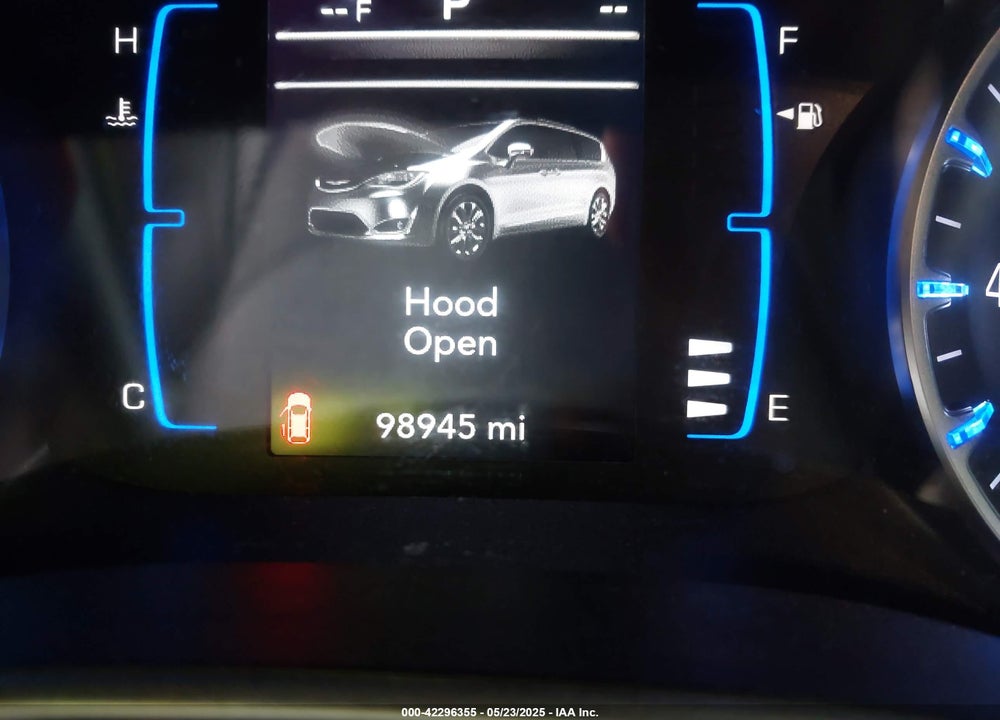 2018 CHRYSLER PACIFICA TOURING L VIN: 2C4RC1BG0JR317847
