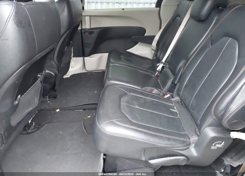2018 CHRYSLER PACIFICA TOURING L VIN: 2C4RC1BG0JR317847