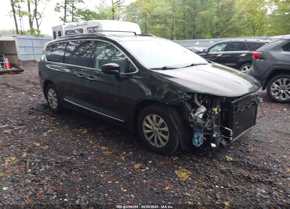 2018 CHRYSLER PACIFICA TOURING L VIN: 2C4RC1BG0JR317847