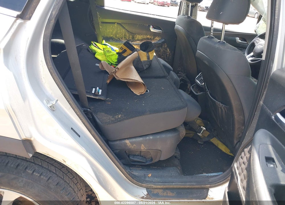2019 HYUNDAI SANTA FE VIN: 5NMS33AD3KH009376