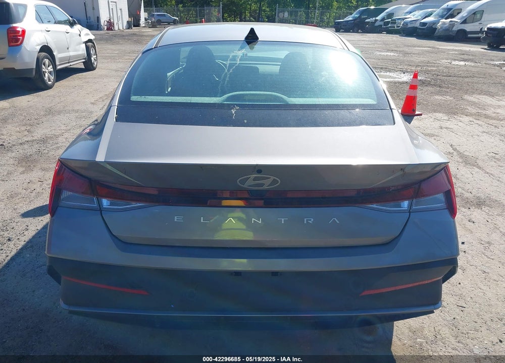 2025 HYUNDAI ELANTRA VIN: KMHLL4DG8SU862909