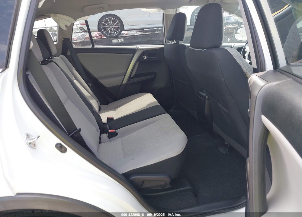 2018 TOYOTA RAV4 XLE VIN: 2T3WFREV7JW408560