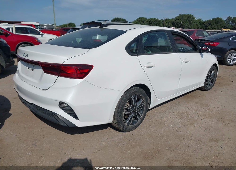 2024 KIA FORTE LXS VIN: 3KPF24AD4RE728857