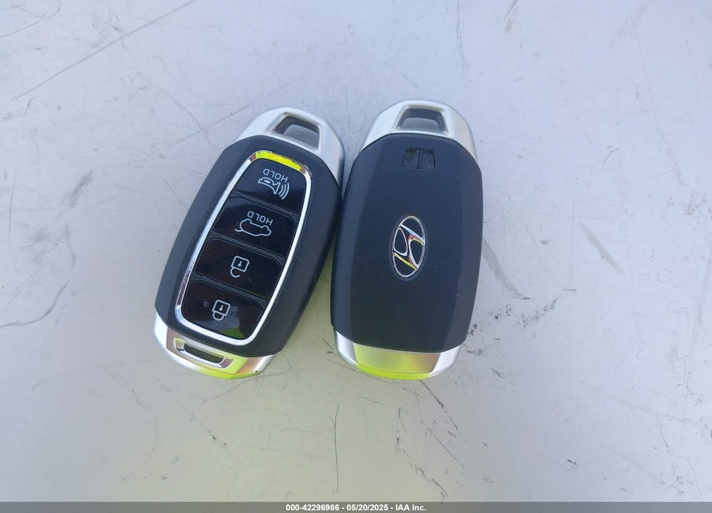 2020 HYUNDAI SANTA FE VIN: 5NMS33AD0LH235621