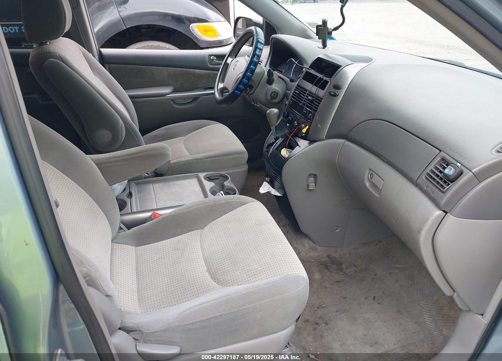 2010 TOYOTA SIENNA LE VIN: 5TDKK4CC5AS327606