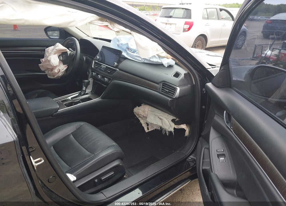 2018 HONDA ACCORD VIN: 1HGCV1F52JA214475