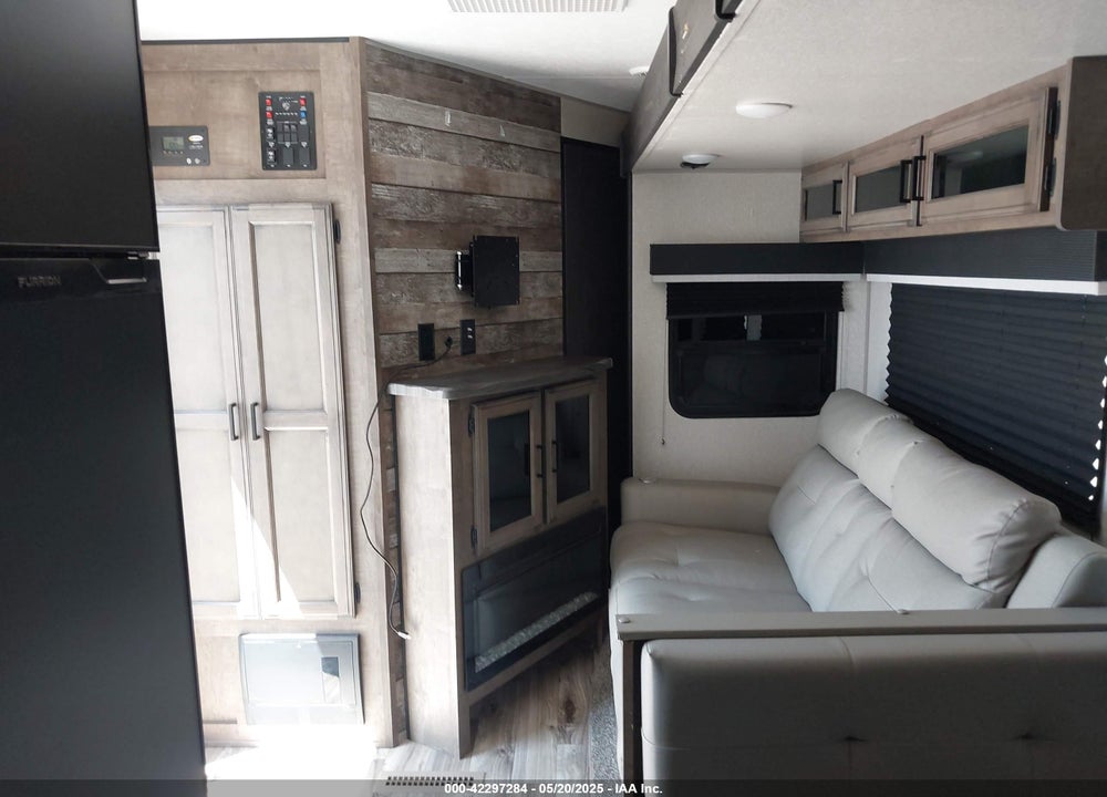 2022 VENTURE SPORTTREK VIN: 4EZT12523N8010318