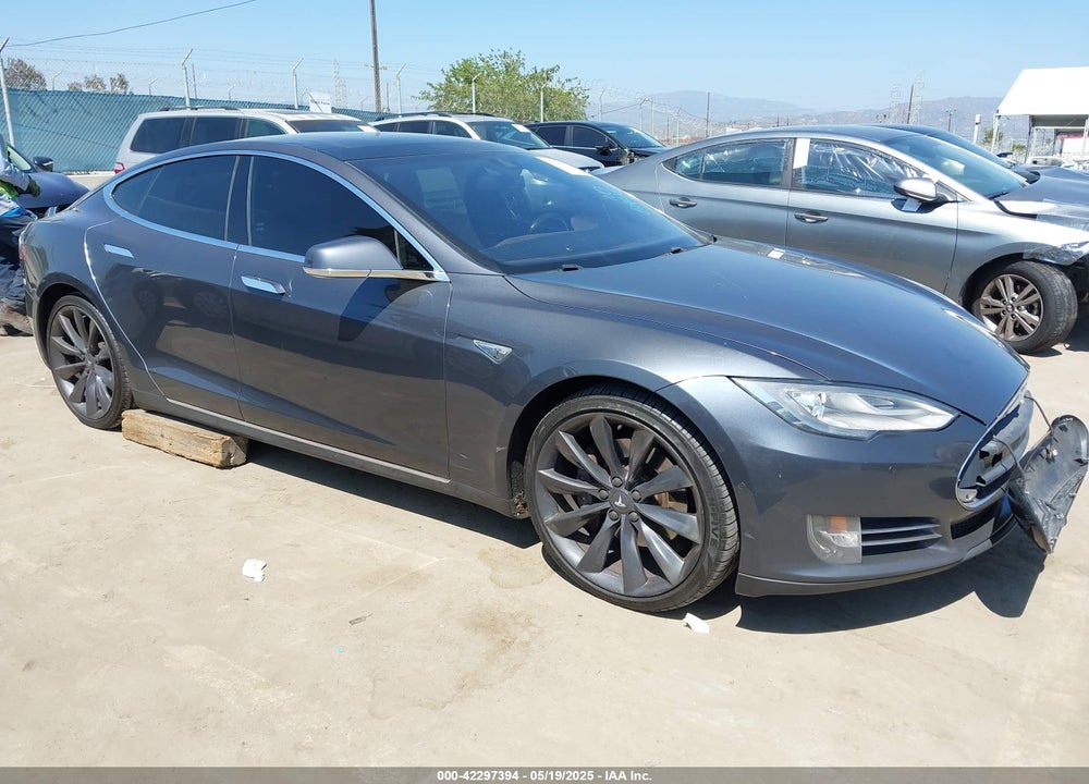 2014 TESLA MODEL S P85 VIN: 5YJSA1H15EFP65285