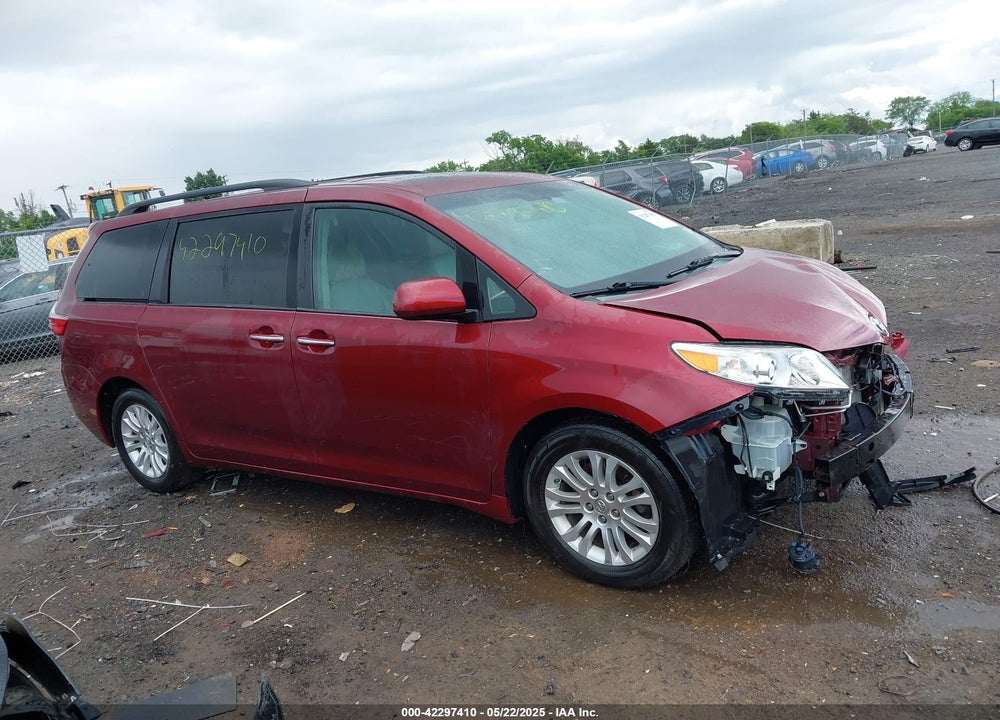 2015 TOYOTA SIENNA XLE 8 PASSENGER VIN: 5TDYK3DC9FS569714