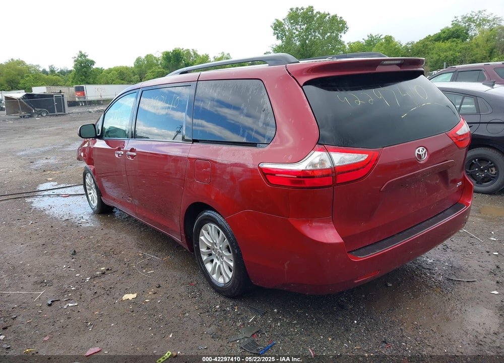 2015 TOYOTA SIENNA XLE 8 PASSENGER VIN: 5TDYK3DC9FS569714