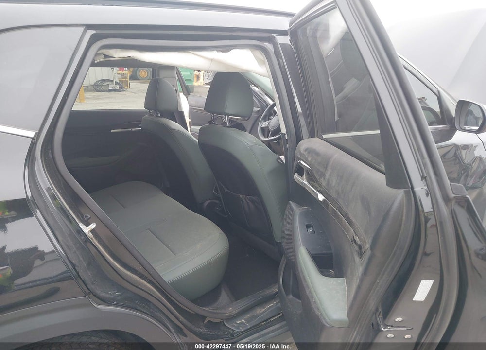 2024 KIA SELTOS VIN: KNDETCA70R7477896