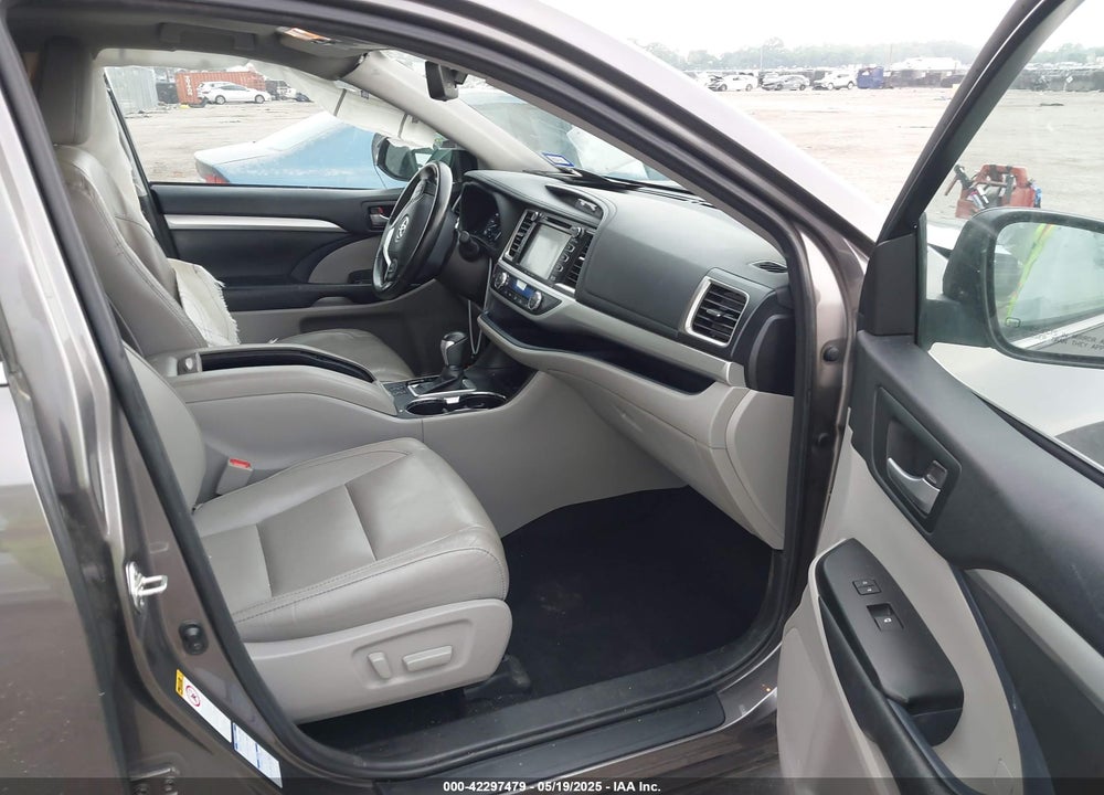 2017 TOYOTA HIGHLANDER VIN: 5TDJZRFH5HS465507