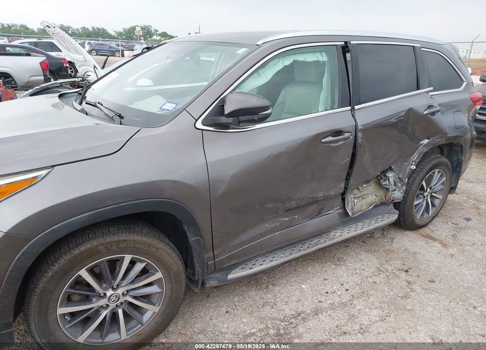 2017 TOYOTA HIGHLANDER VIN: 5TDJZRFH5HS465507