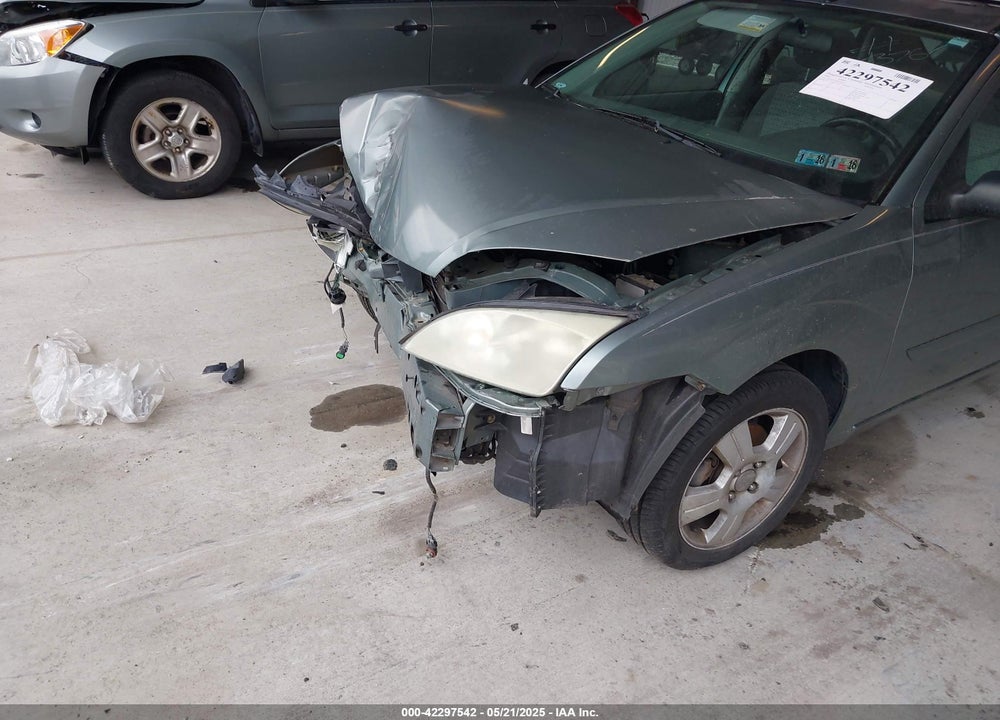 2005 FORD FOCUS ZX4 VIN: 1FAFP34N95W200110