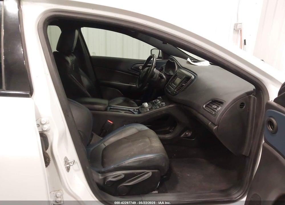 2016 CHRYSLER 200 VIN: 1C3CCCBG2GN117984