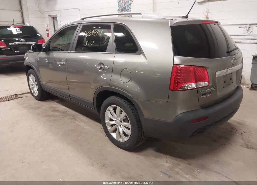 2011 KIA SORENTO LX V6 VIN: 5XYKTDA29BG078135