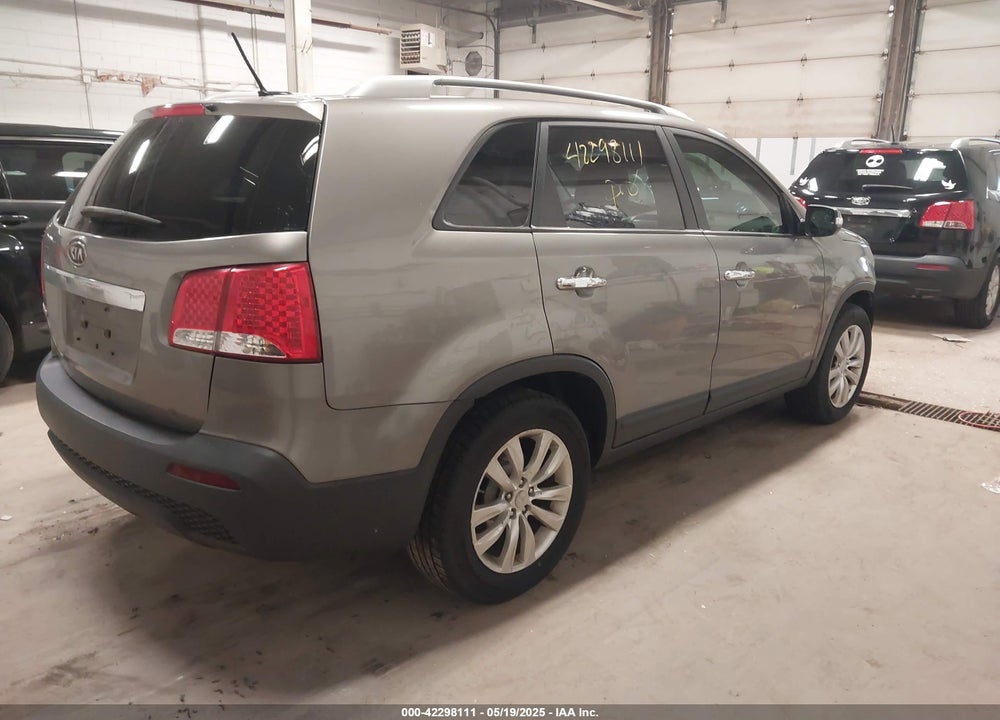 2011 KIA SORENTO LX V6 VIN: 5XYKTDA29BG078135
