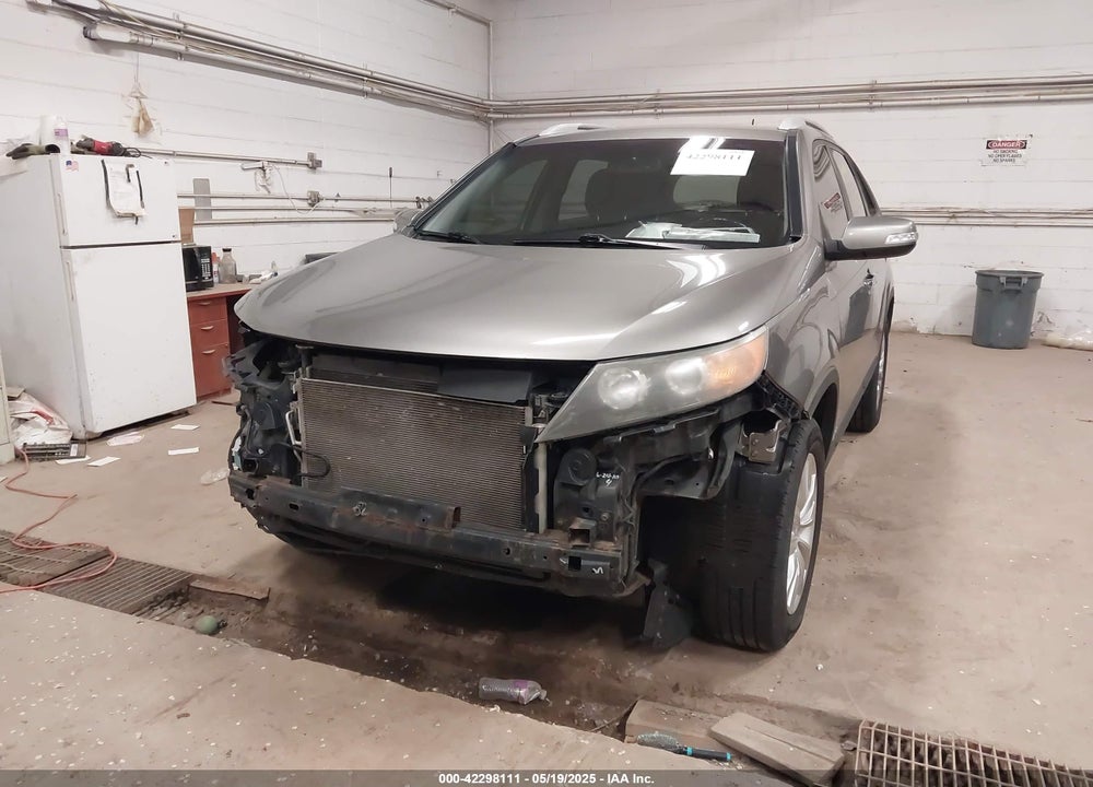 2011 KIA SORENTO LX V6 VIN: 5XYKTDA29BG078135