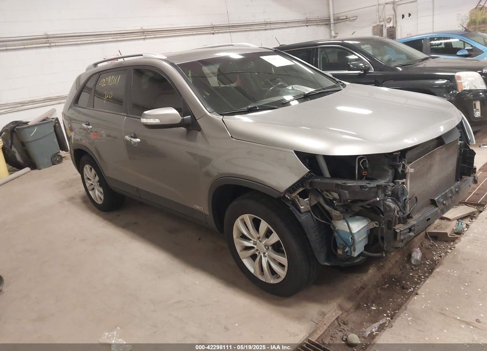 2011 KIA SORENTO LX V6 VIN: 5XYKTDA29BG078135