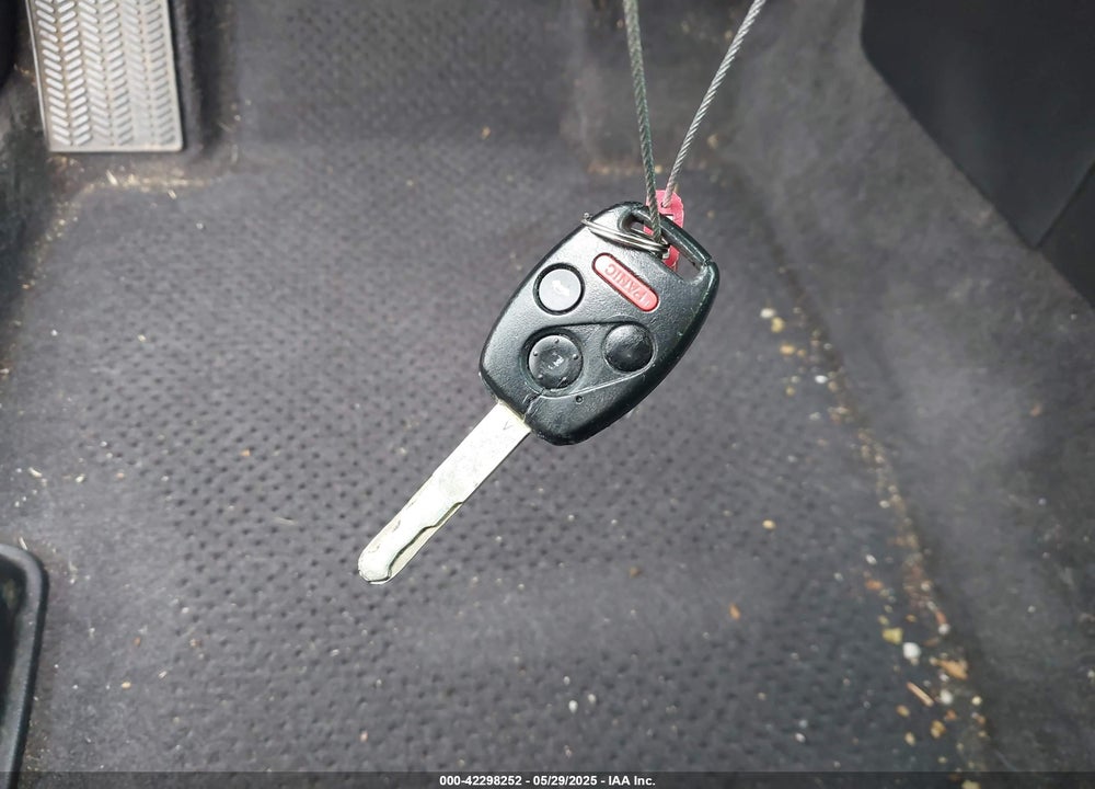2005 HONDA ACCORD 3.0 EX VIN: 1HGCM66525A073106
