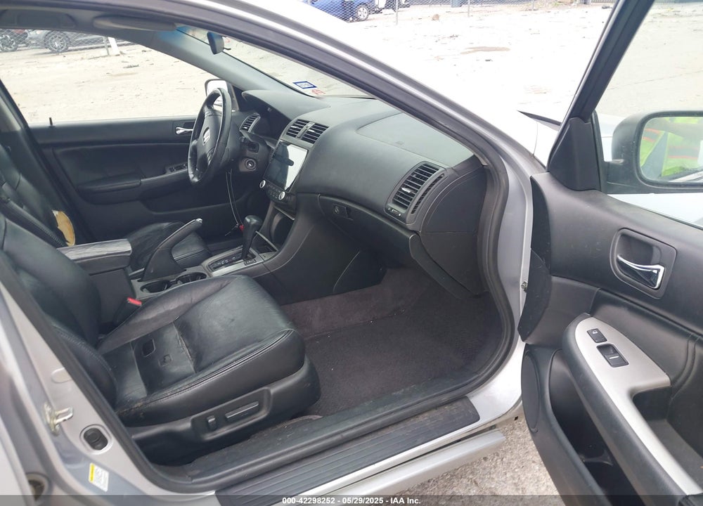 2005 HONDA ACCORD 3.0 EX VIN: 1HGCM66525A073106