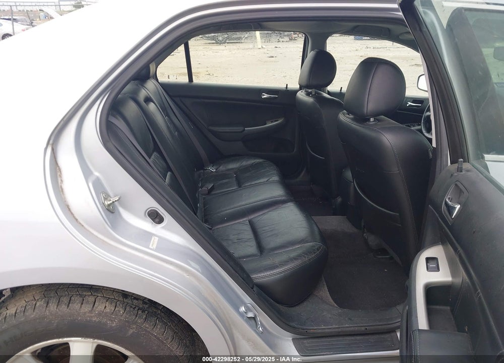 2005 HONDA ACCORD 3.0 EX VIN: 1HGCM66525A073106