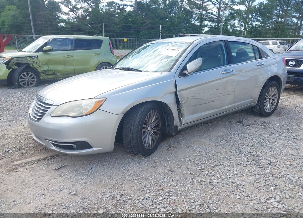 2011 CHRYSLER 200 VIN: 1C3BC2FG2BN526639