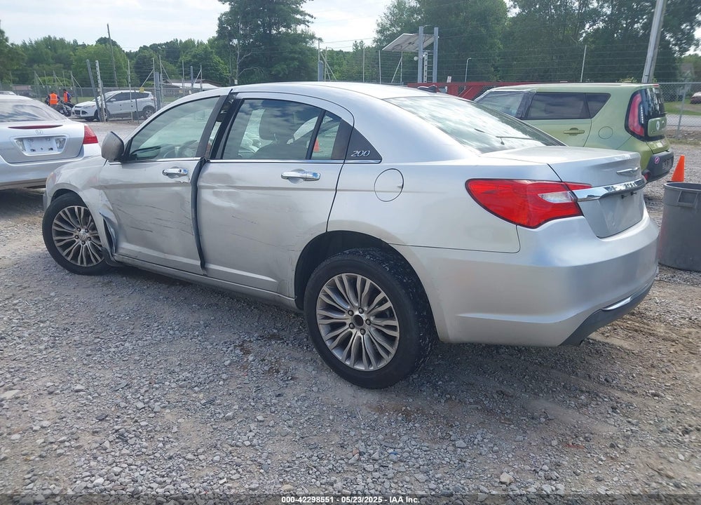 2011 CHRYSLER 200 VIN: 1C3BC2FG2BN526639