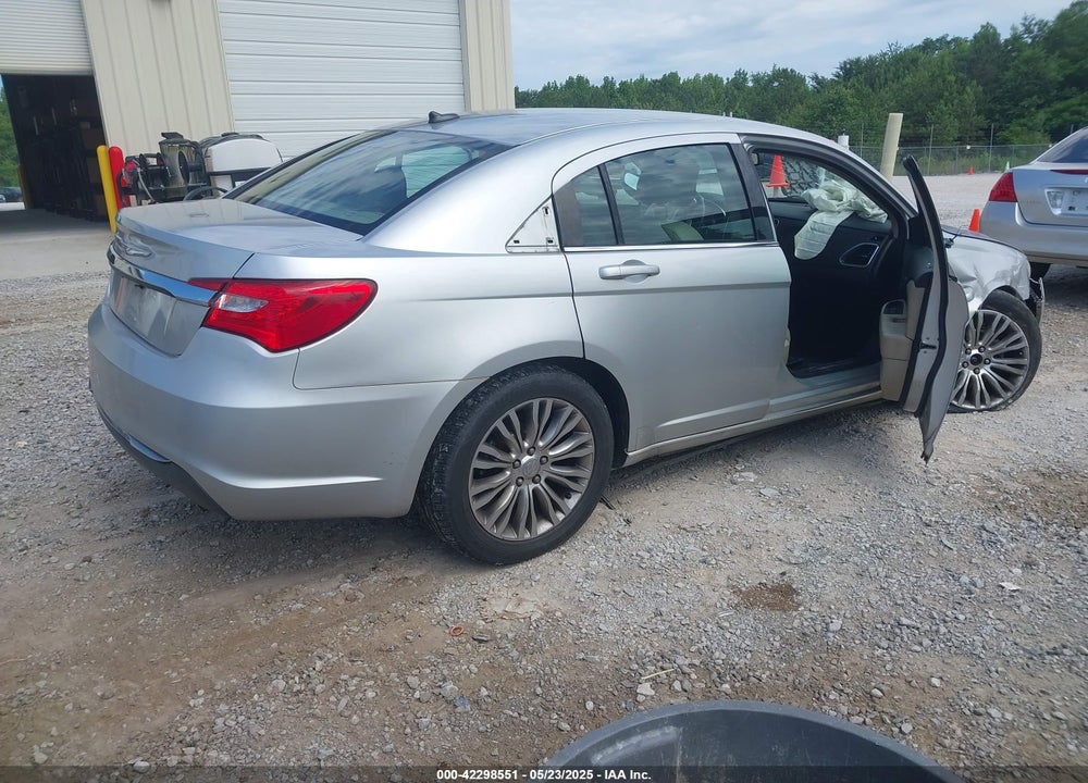 2011 CHRYSLER 200 VIN: 1C3BC2FG2BN526639