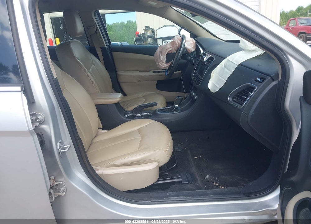 2011 CHRYSLER 200 VIN: 1C3BC2FG2BN526639