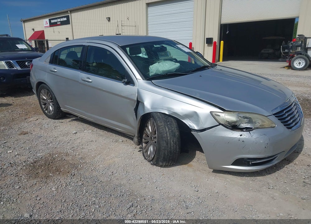 2011 CHRYSLER 200 VIN: 1C3BC2FG2BN526639
