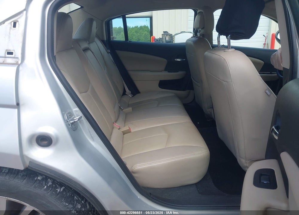 2011 CHRYSLER 200 VIN: 1C3BC2FG2BN526639