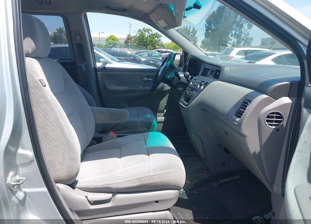 2004 HONDA ODYSSEY LX VIN: 5FNRL18554B021938