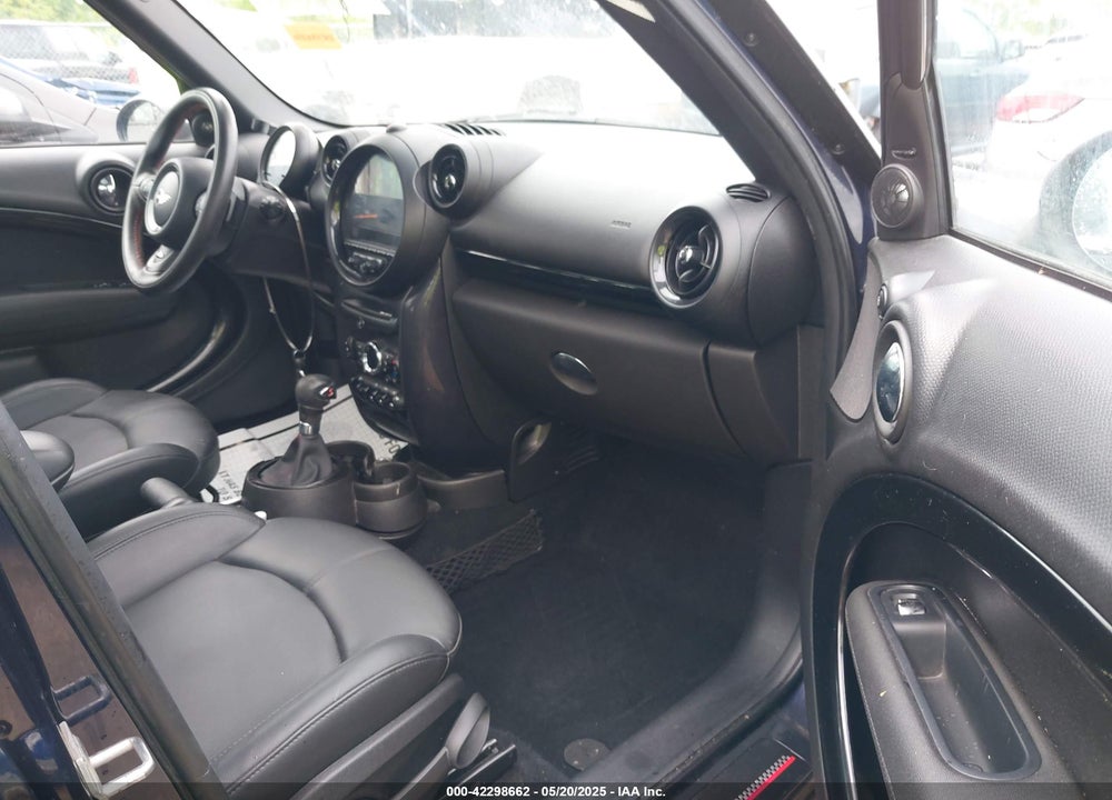 2016 MINI COUNTRYMAN COOPER S VIN: WMWZC5C51GWU00561