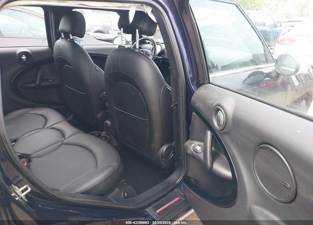 2016 MINI COUNTRYMAN COOPER S VIN: WMWZC5C51GWU00561