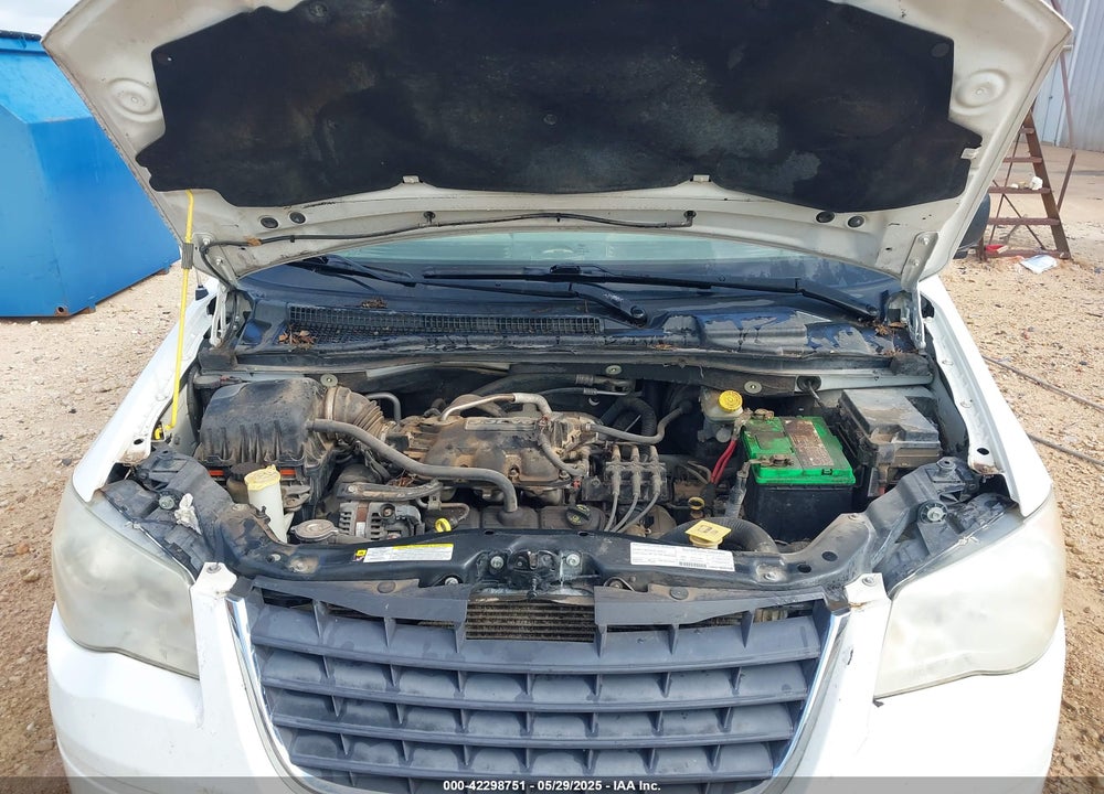 2008 CHRYSLER TOWN & COUNTRY LX VIN: 2A8HR44H88R617592