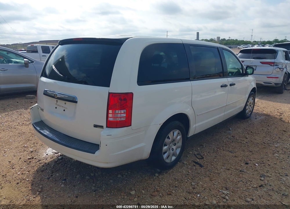 2008 CHRYSLER TOWN & COUNTRY LX VIN: 2A8HR44H88R617592