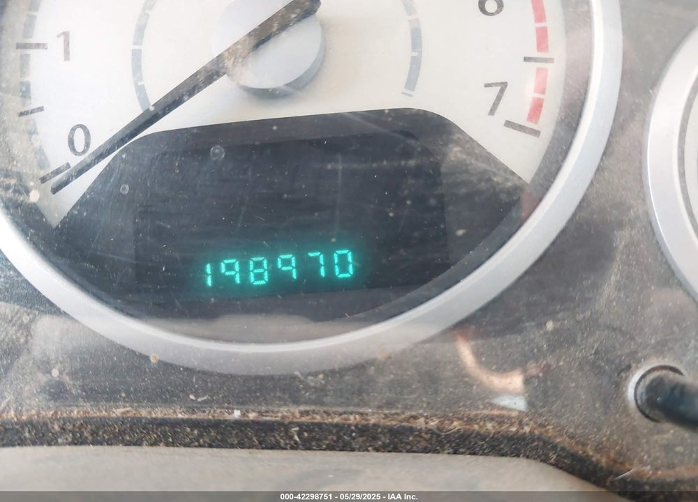 2008 CHRYSLER TOWN & COUNTRY LX VIN: 2A8HR44H88R617592