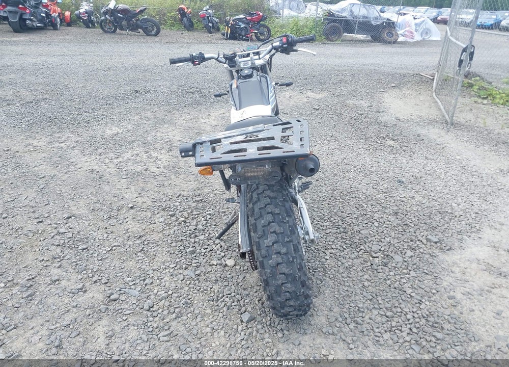 2022 YAMAHA TW200 C VIN: JYA3AWE09NA179433