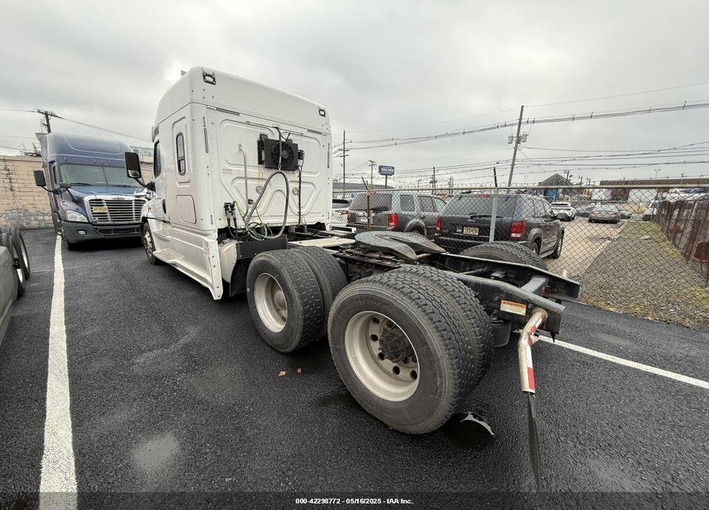 2017 FREIGHTLINER CASCADIA 125 --- VIN: 3AKJGLDR7HSHS2229