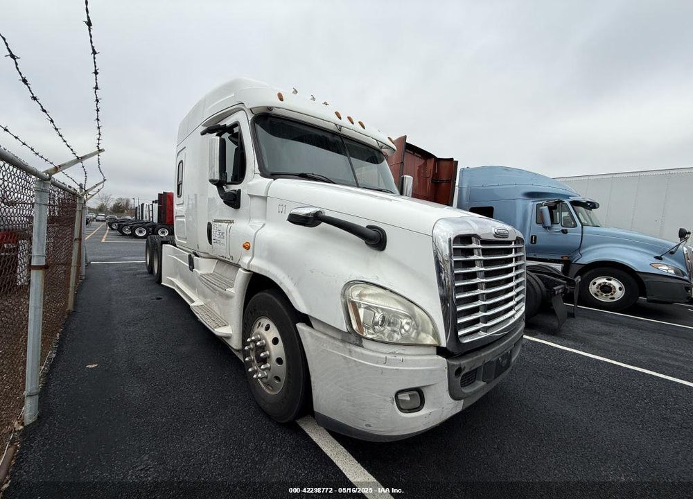 2017 FREIGHTLINER CASCADIA 125 --- VIN: 3AKJGLDR7HSHS2229