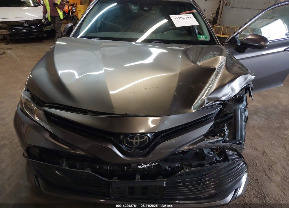 2018 TOYOTA CAMRY VIN: 4T1B11HK8JU627634