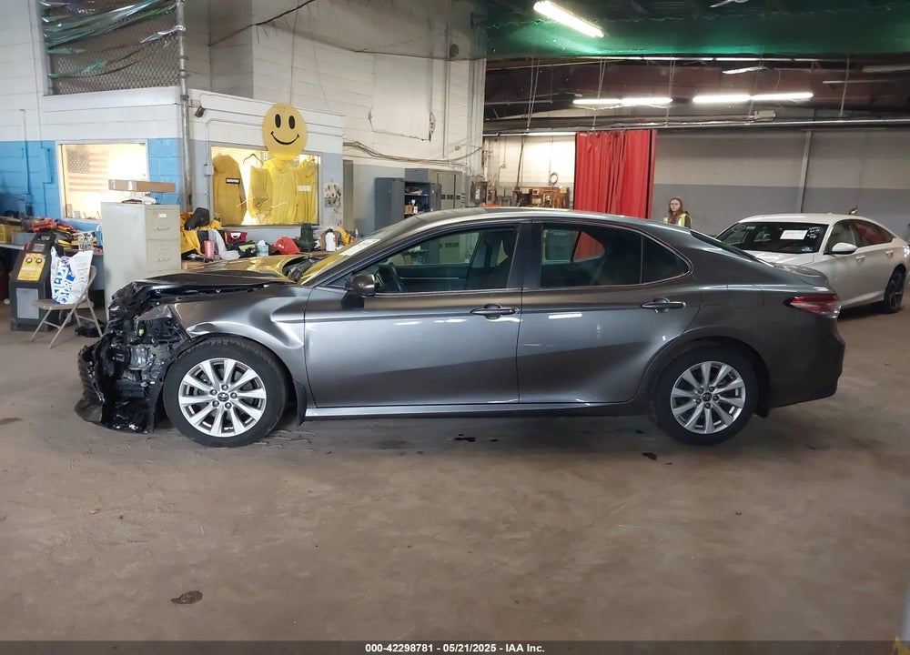 2018 TOYOTA CAMRY VIN: 4T1B11HK8JU627634
