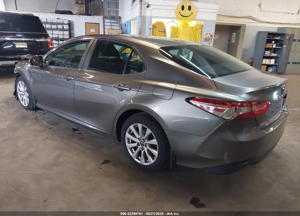 2018 TOYOTA CAMRY VIN: 4T1B11HK8JU627634