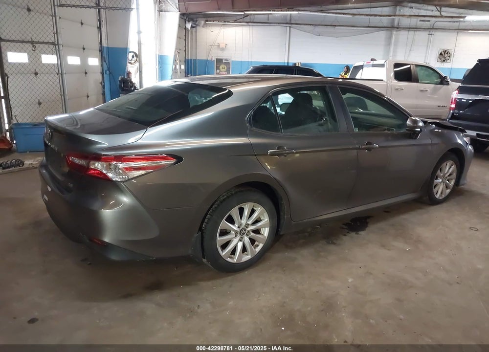2018 TOYOTA CAMRY VIN: 4T1B11HK8JU627634