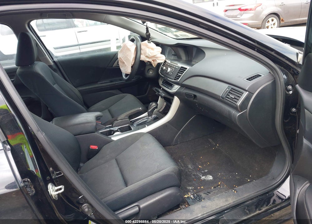 2014 HONDA ACCORD VIN: 1HGCR2F33EA001002